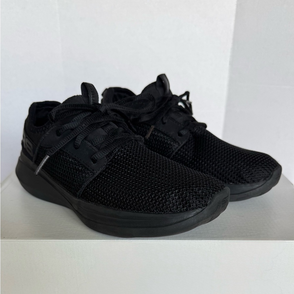 Skechers Unisex Go Run Fast Sneakers Size 5.5 (Youth) All Black